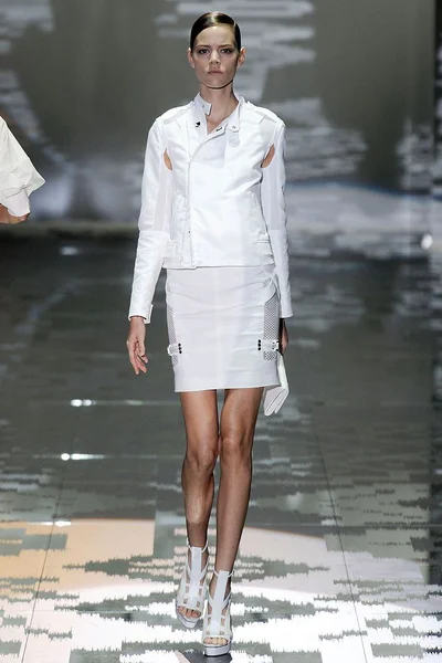 Look 3
